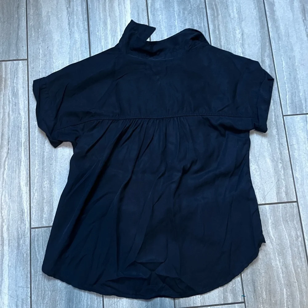 Lou & Grey for LOFT Fluid Twill Twist Front Top Small